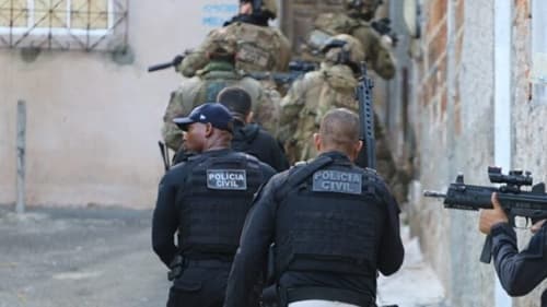 Governo da Bahia 'premia' 21 mil policiais com R$ 39 milhões