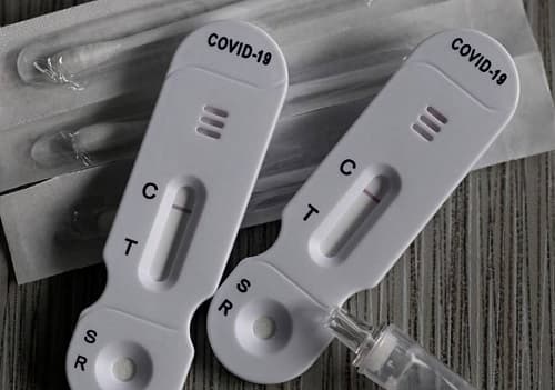 Autotestes de covid-19 chegam as farmácias em fevereiro