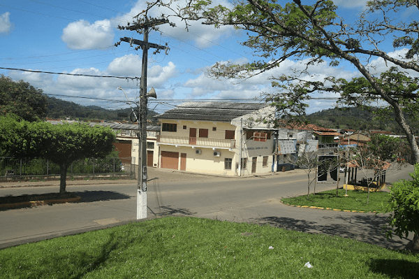 Ibirataia: Criminoso invade empresa de ex-prefeito e furta caminhonete e cofre