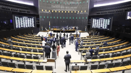 Câmara cogita aumentar número de deputados para atender decisão do STF
