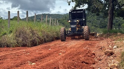 Prefeitura de Ibirataia intensifica manutenção de estradas vicinais na zona rural