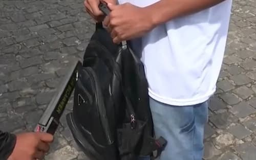 Deputado apresenta projeto que obriga Estado a instalar detectores de metais em escolas da Bahia