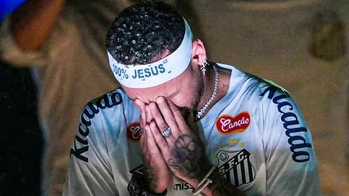 Com emoção e promessas, Neymar é apresentado oficialmente pelo Santos