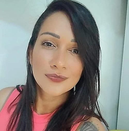 Mulher de 39 anos morre por bala perdida ao sair correndo para proteger sua filha