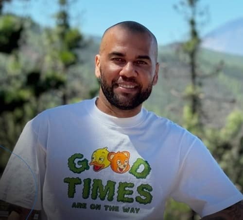 Daniel Alves retorna às Redes Sociais após liberdade provisória