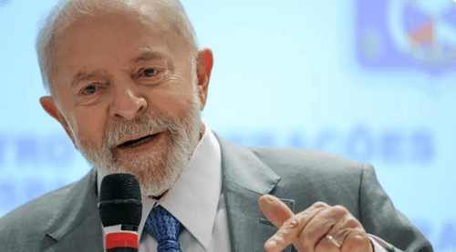 Lula critica privatizações de empresas públicas em visita à Telebras