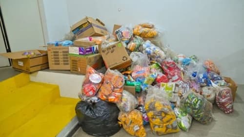 Toneladas de alimentos vencidos são apreendidas em supermercado na Bahia