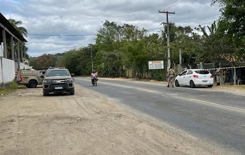 Ipiaú: Homem é morto a tiros dentro de carro após deixar Conjunto Penal de Jequié