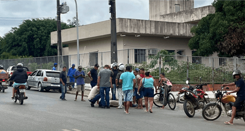 Ibirataia: Motociclista fica ferido em colisão entre carro e moto
