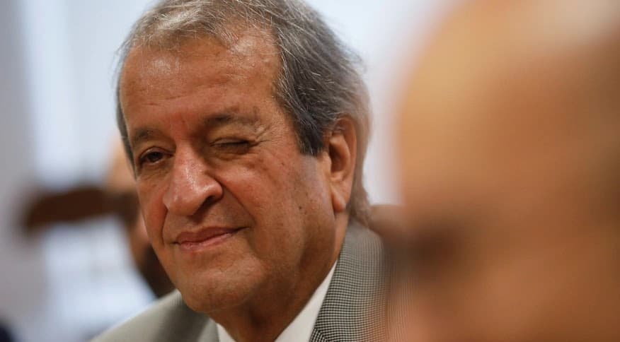 Taxa de desemprego cai a 8,3% no trimestre encerrado em outubro, diz IBGE