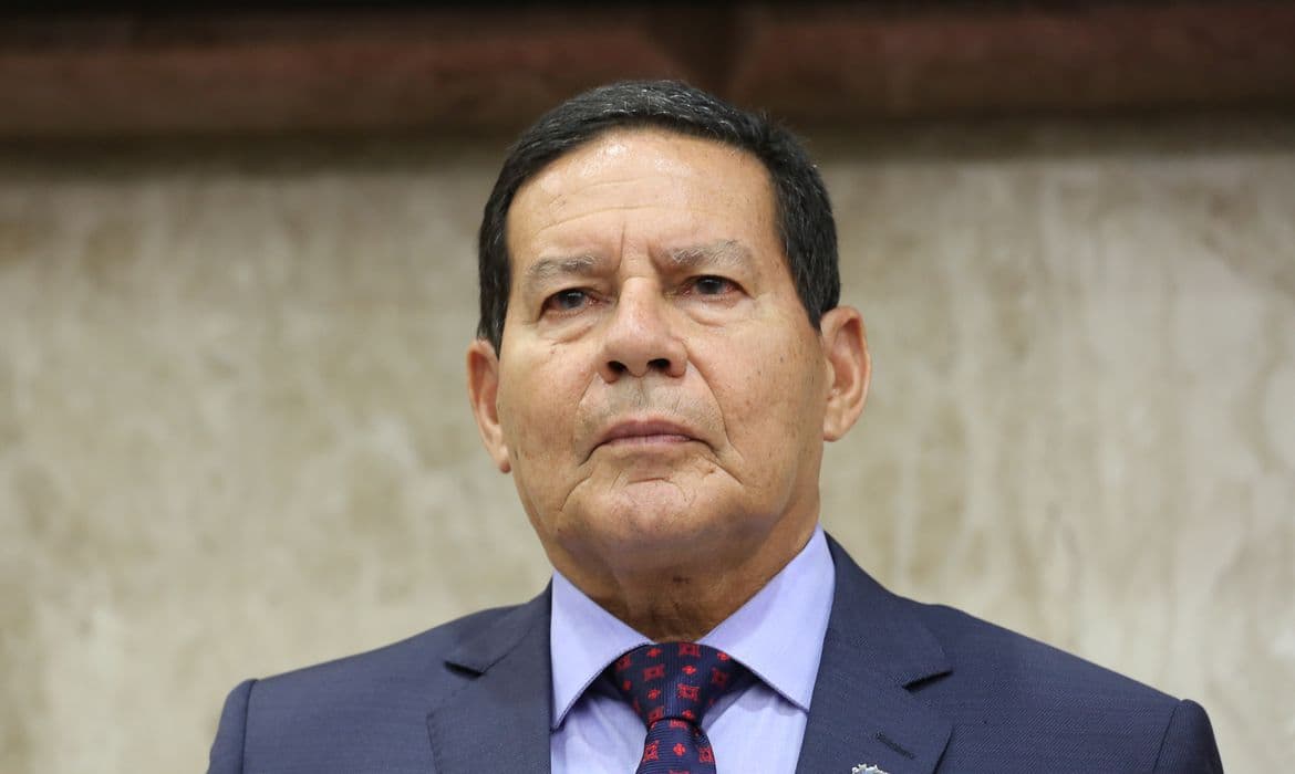 'Se voto impresso for rejeitado no plenário, não tem mais o que fazer', diz Mourão