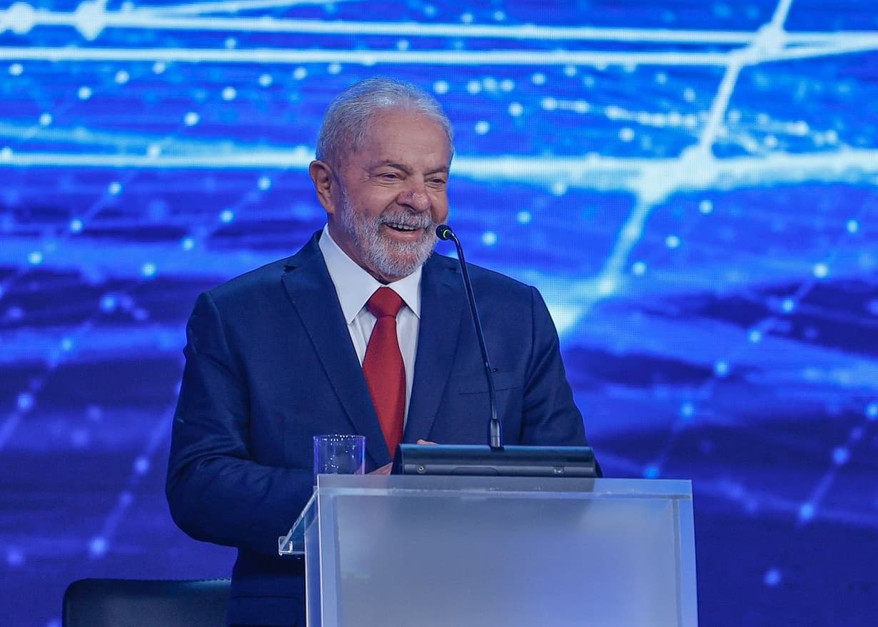 Lula promete zerar filas do INSS e melhorar índices de educação