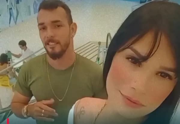 Viatura da PM entra na contramão, bate em moto e mata grávida e marido dela