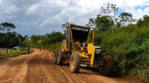 Ibirataia: Fortes chuvas suspendem manutenção das estradas rurais do municípiot