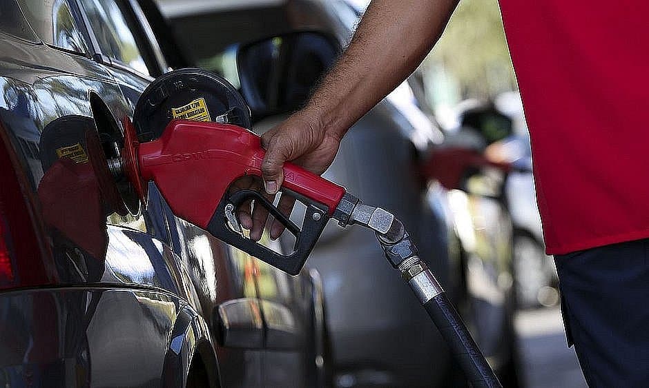 Gás de cozinha atinge R$ 125 e gasolina supera R$ 8 na Bahia, diz ANP