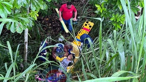 Motociclista ferida após colisão na BR-330 em Ipiaú; Motorista foge sem socorro