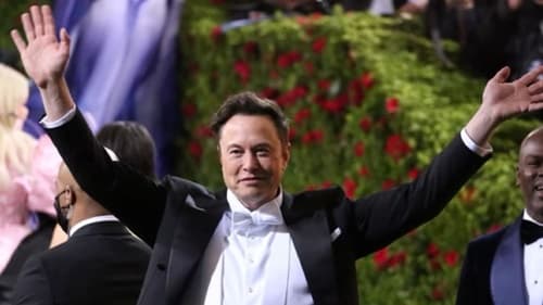 Elon Musk perde R$ 242 bilhões em fevereiro, mas segue mais rico do mundo