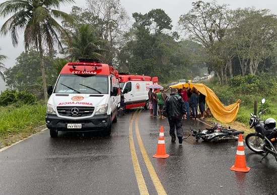 Motociclista fica ferido após colisão com caminhão na BA-650, entre Ipiaú e Ibirataia; assista o vídeo