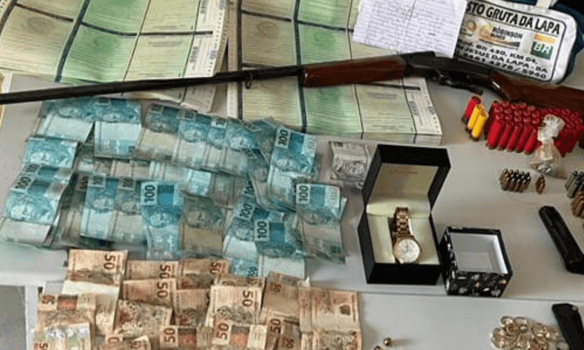 Liderada por sargento da PM, quadrilha é presa após roubar R$ 820 mil em joias e celulares na BA