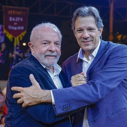 Cotado para Fazenda, Haddad embarca com Lula para Brasília
