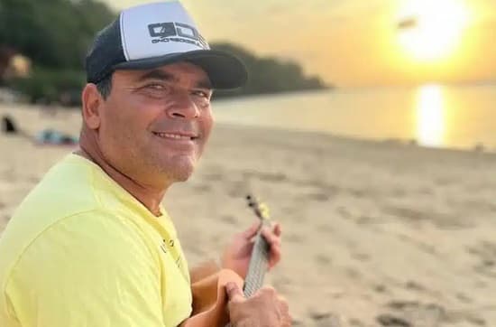 Surfista baiano morre após acidente com onda gigante em Portugal