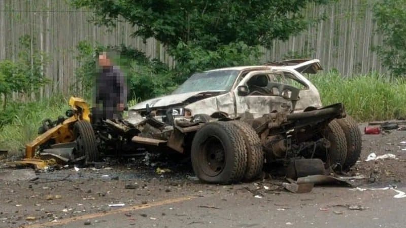 Para tentar roubar dinheiro bandidos perseguem carro-forte e explodem veículo