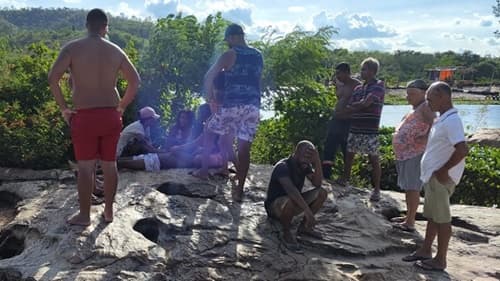 Três amigos se afogam durante banho no Rio de Contas; dois sobrevivem e um está desaparecido