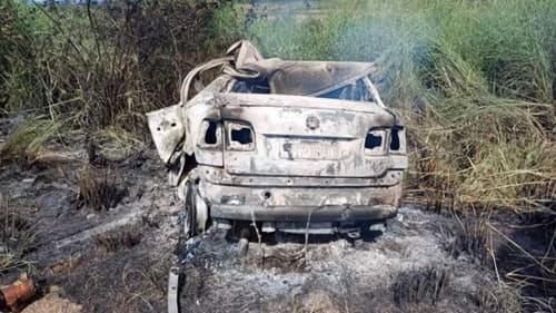 Carro pega fogo após batida e quatro morrem na BR-135, no oeste da Bahia