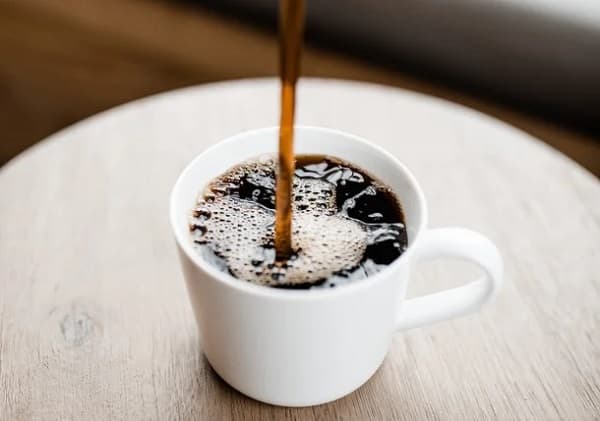Crianças de até 12 anos não devem beber café, alerta associação médica