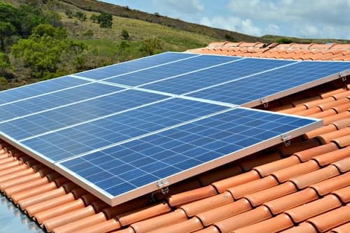 Governo zera impostos federais sobre painéis solares até o fim de 2026