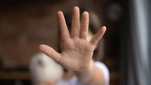 Alunas de 14 anos denunciam estupro coletivo em sala de aula no Nordeste