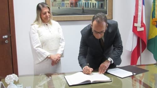 Governadora em exercício da Bahia transmite cargo a seu vice