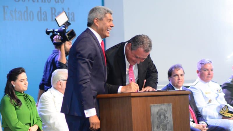 Rui Costa 'passa a faixa' de governador para Jerônimo Rodrigues