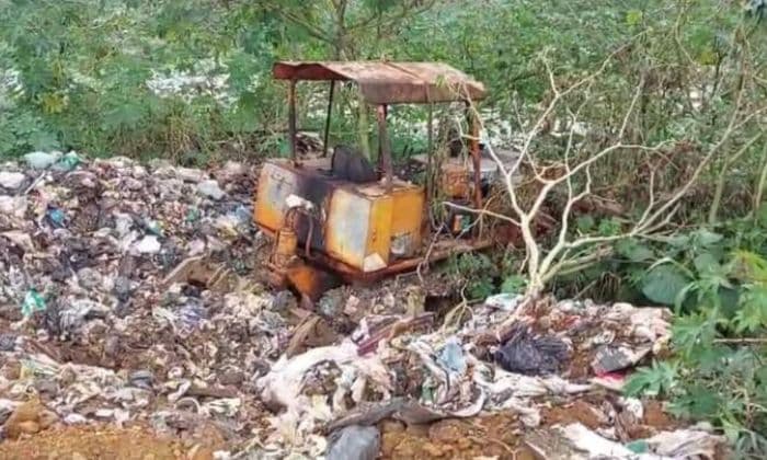 Indignação em Ibirapitanga: Trator Esteira é Abandonado no Lixão Municipal