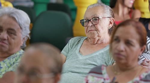 Expectativa de vida no Brasil atinge 76,6 anos em 2024, revela IBGE