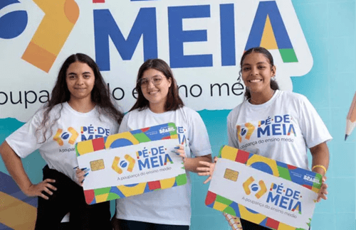 Pagamento do programa Pé-de-Meia começa para estudantes da rede pública