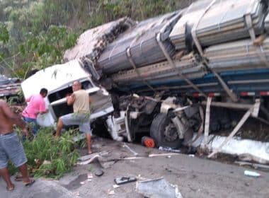 Carreta perde freio, causa acidente entre 10 veículos em Pedra do Cavalo