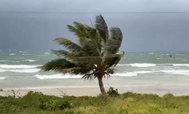 Marinha emite alerta de mau tempo no sul da Bahia; ondas em alto mar podem chegar a 5 metros