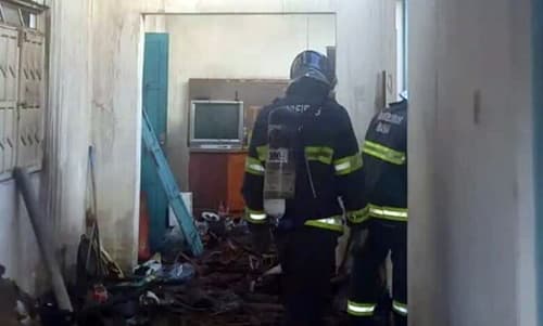 Homem é encontrado carbonizado dentro de casa incendiada em Jequié