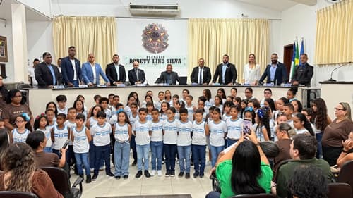 Ibirataia: Alunos da Escola Pingo de Gente participam de homenagem ao Dia da Cidade na Câmara Municipal