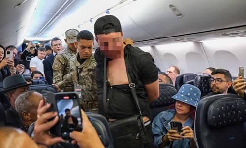 Passageiro tenta abrir porta de avião em voo Brasília–Panamá