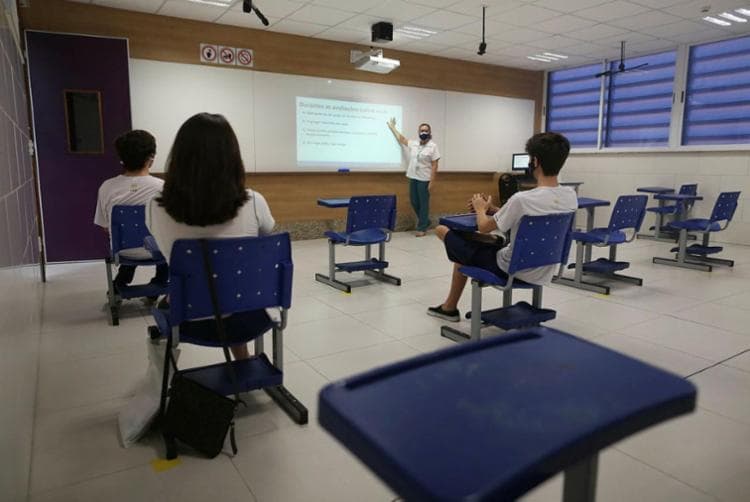 Ensino Médio da rede estadual inicia aulas semipresenciais na segunda-feira (26) e o Ensino Fundamental no dia 9 de agosto
