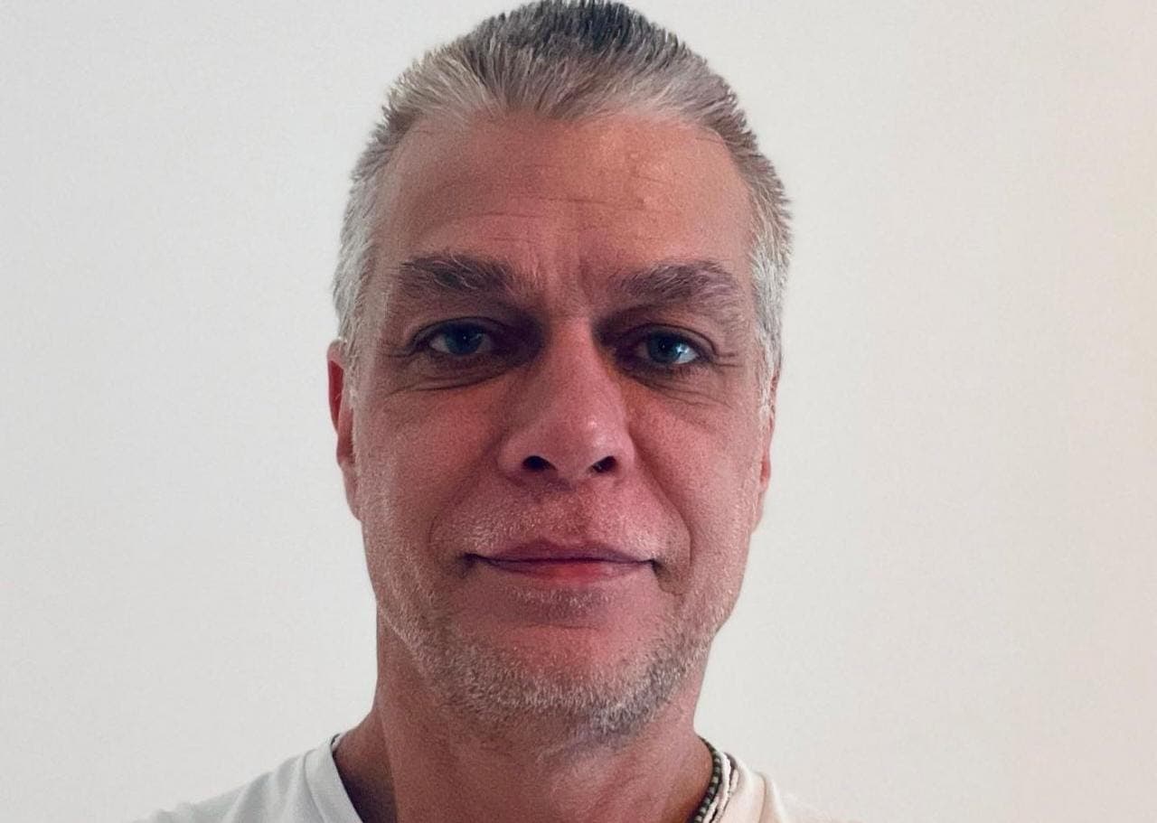 Fábio Assunção ingressa no curso de Ciências Sociais da PUC e é elogiado pelos colegas.