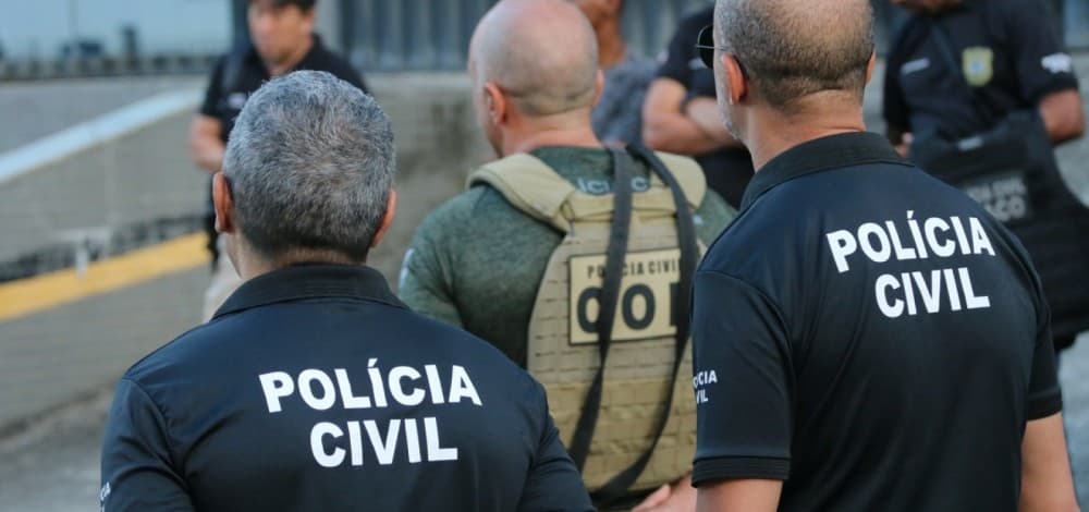 Bahia: Jovem é morta enquanto amamentava filho dentro de casa; irmão do bebê presenciou crime