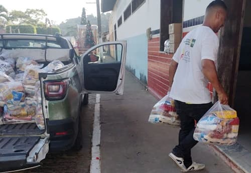 Prefeitura de Ibirataia realiza Ação Natalina com Distribuição de 1.500 Cestas Básicas e Panetones