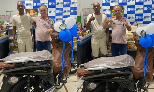 Ibirataia: Panificadora Pane Lanches entrega moto a ganhador da campanha “São João Arretado de Bão” da CDL