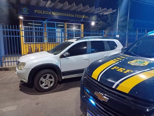 PRF recupera carro adquirido no “golpe do pix” e detém casal em Barreiras