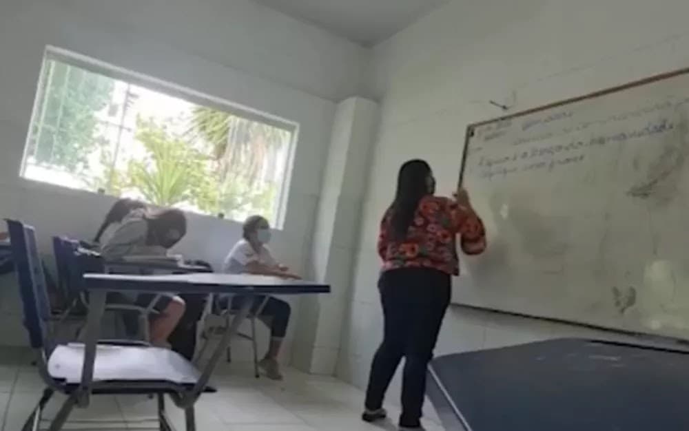 Greve dos professores da rede municipal de Eunápolis dura quase três meses