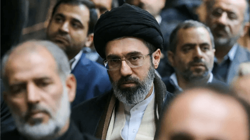 Novo líder supremo do Irã promete vingança após funeral de Ali Khamenei