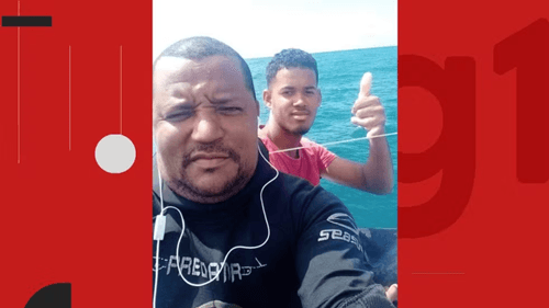 Pescador nada mais de 48h em busca de ajuda após barco com filho e irmão virar no extremo sul da Bahia